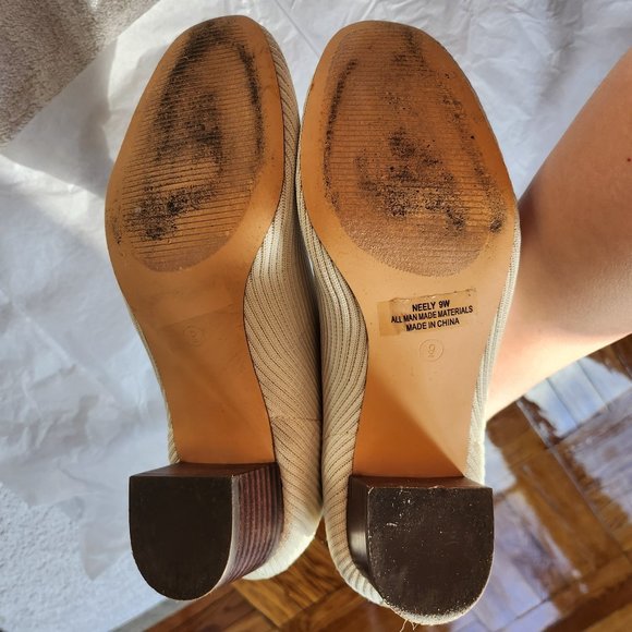 CUSHIONAIRE Women's Neely Stretch bootie Ivory size 9Wide - Picture 5 of 5